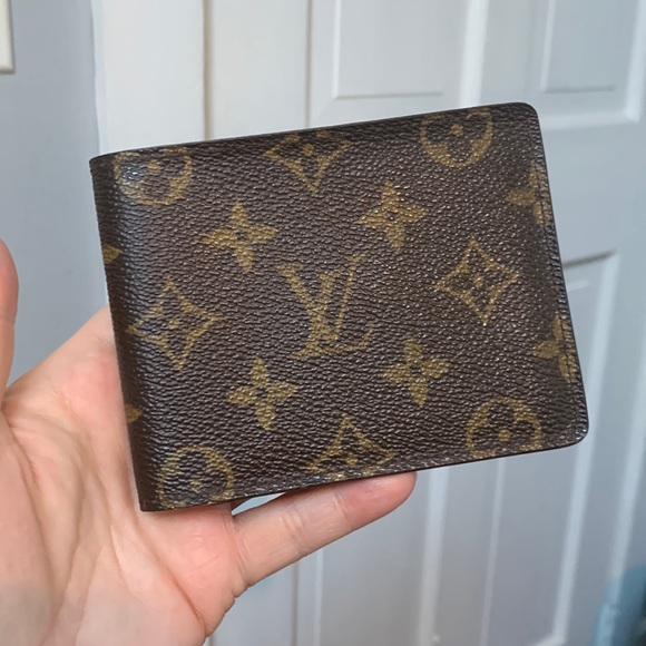Louis Vuitton Other - 1996 authentic Louis Vuitton men’s billfold wallet monogram print